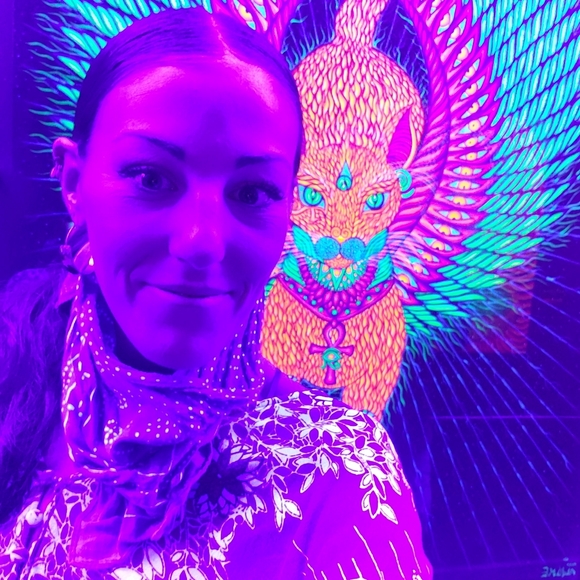 Meet your Posher, Carlie - Picture 2 of 9